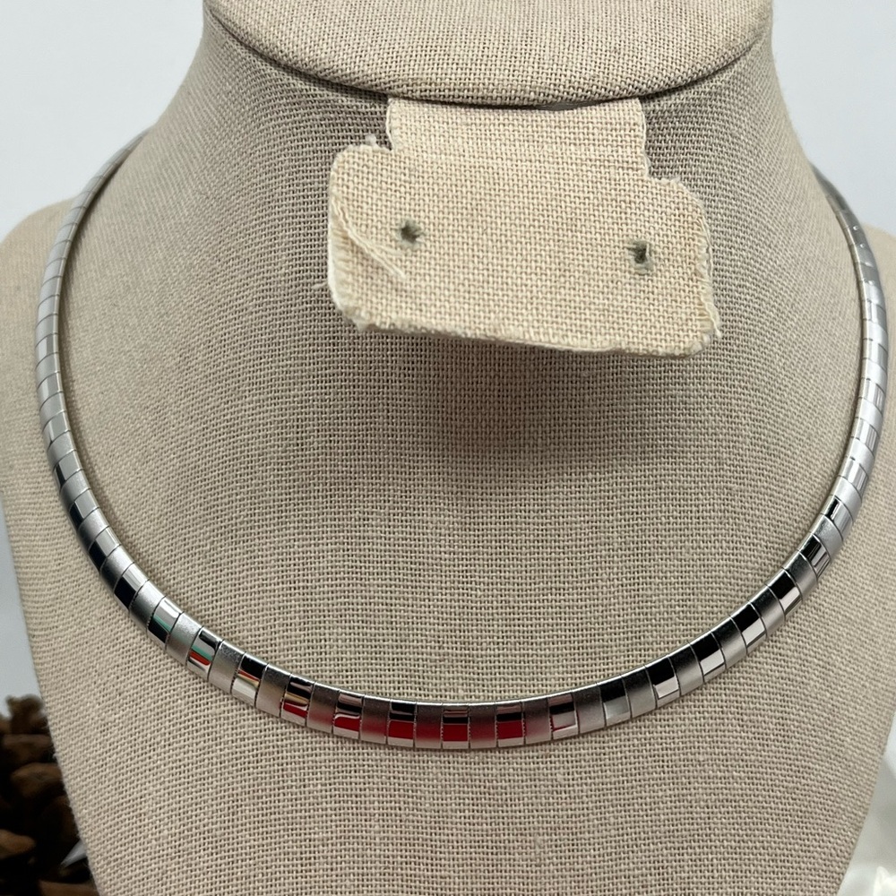 Vintage Kenneth Jay Lane Rhodium-Plated Omega Necklace with Original Box & Pouch - Picture 4 of 17
